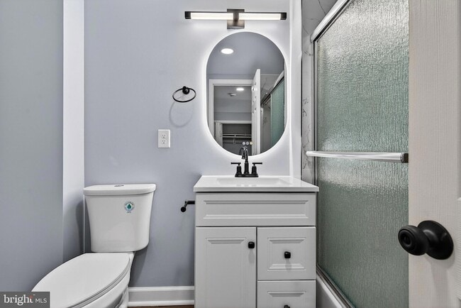 Building Photo - 2403 Kingsway Rd