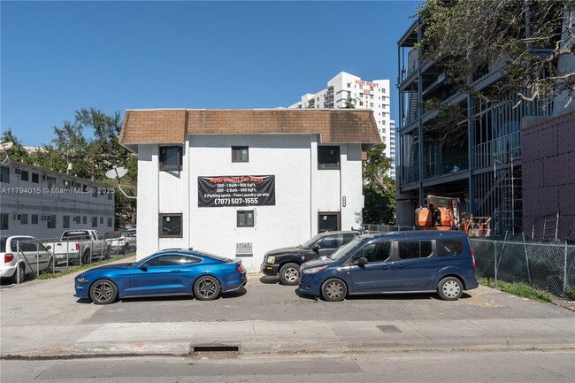 Building Photo - 1515 NW N River Dr