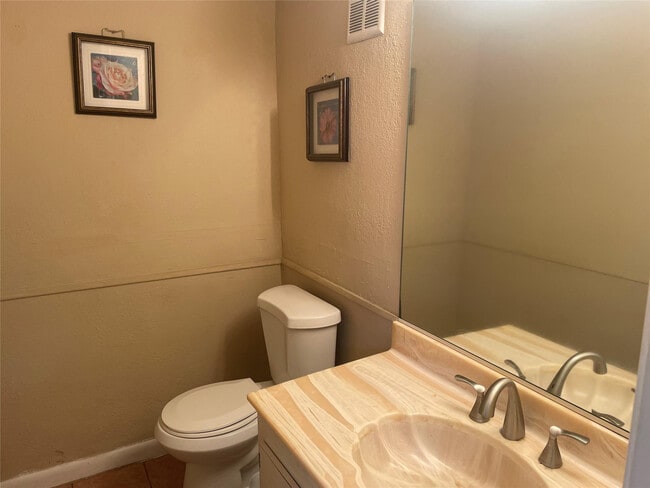 Building Photo - 6548 Racquet Club Dr