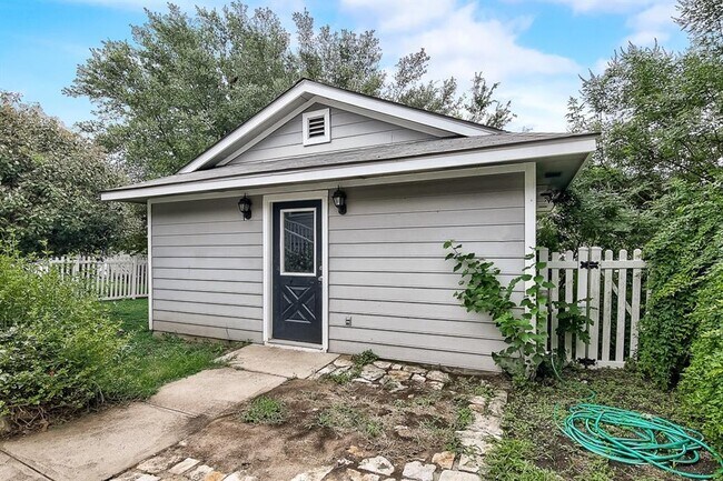 Building Photo - 4811 Mather