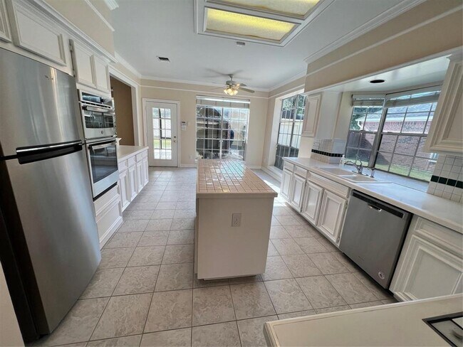 Building Photo - 4831 Hillswick Dr