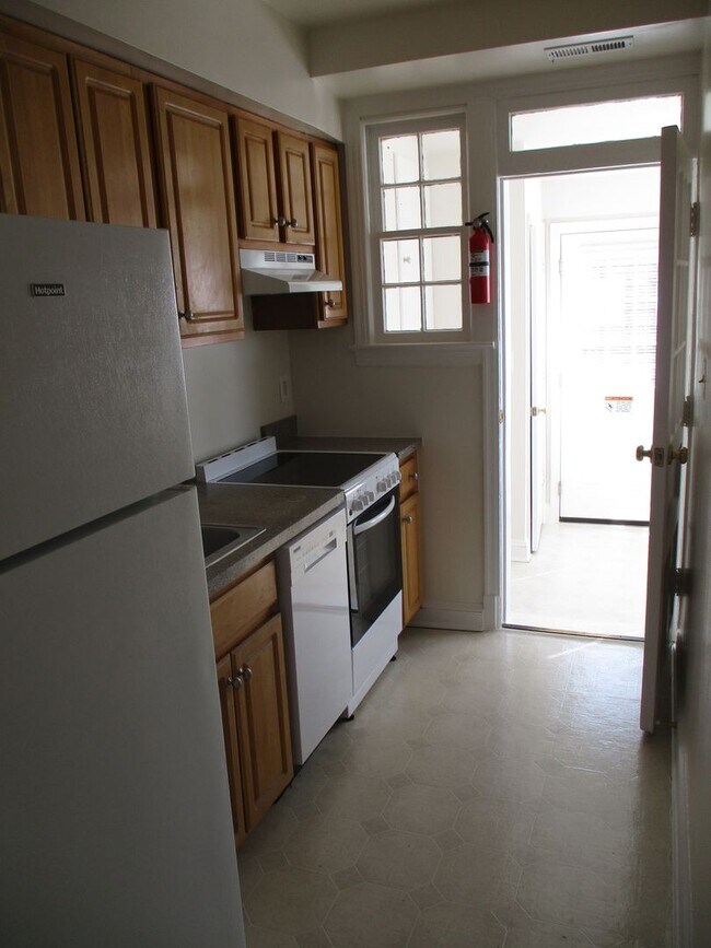 Building Photo - 0573 - Stergiou