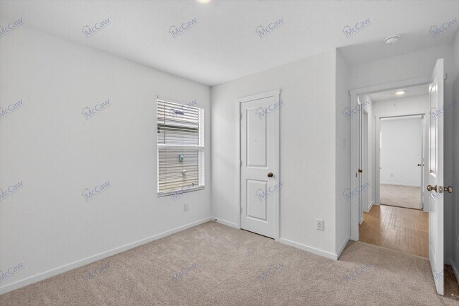 Building Photo - 639 Montclair Ave