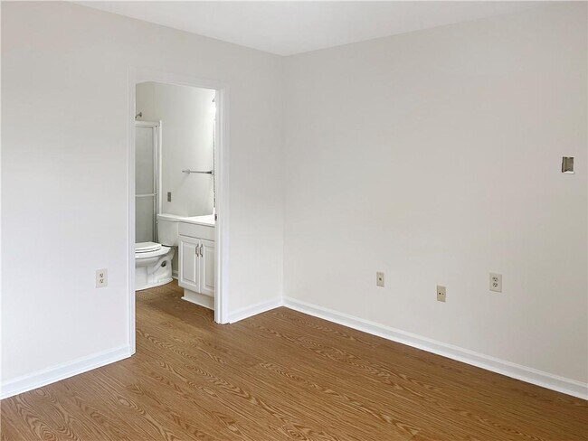 Building Photo - 475 Mount Vernon Hwy NE