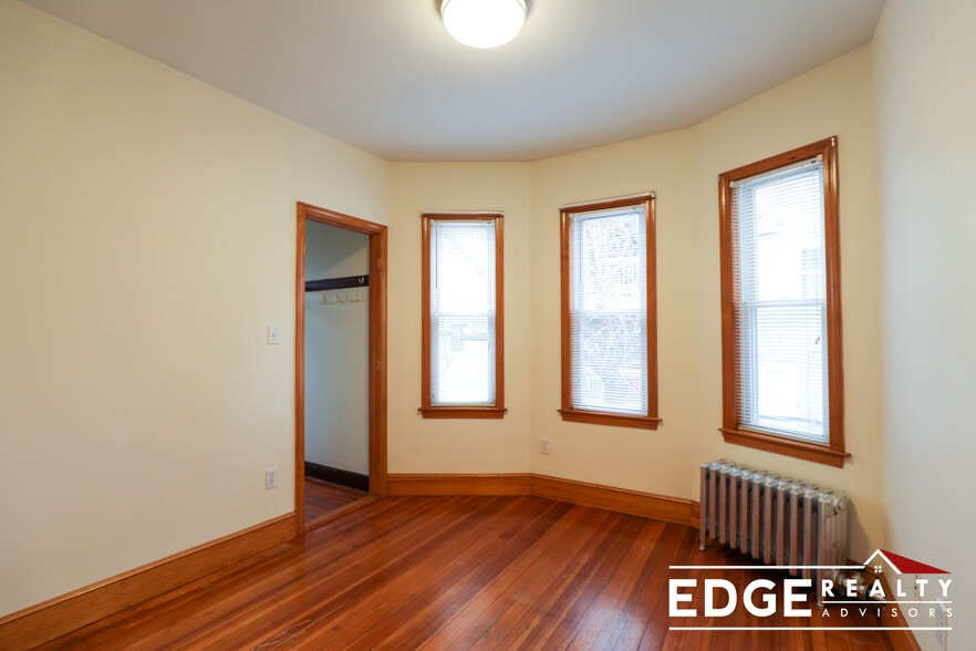 Building Photo - 12 Montcalm Ave