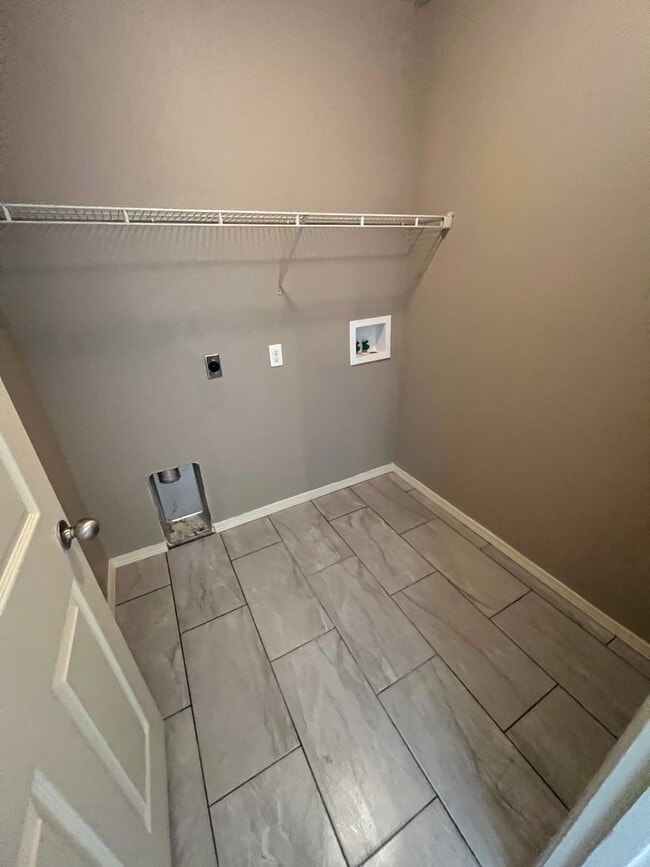 Building Photo - Very nice 4 bed 2 bath home