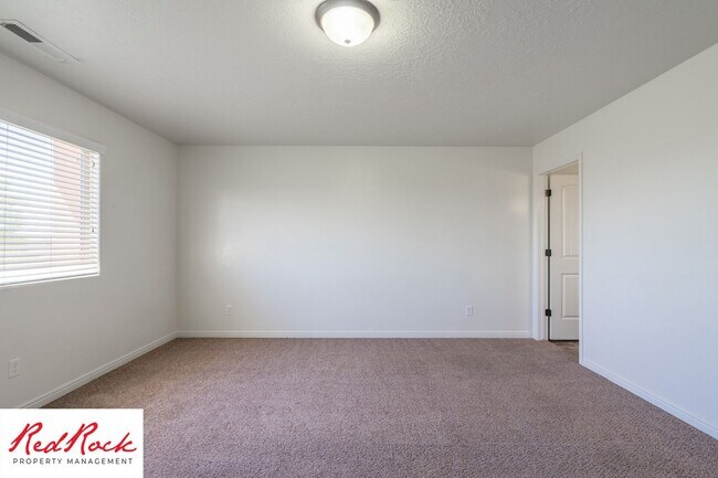Building Photo - 2801 E 450 N