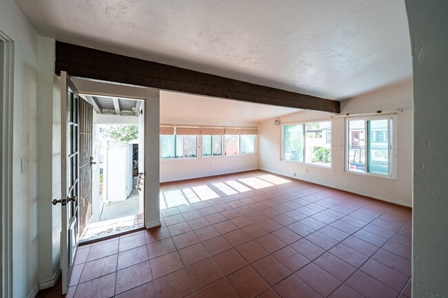 Building Photo - 3605 Dove Ct