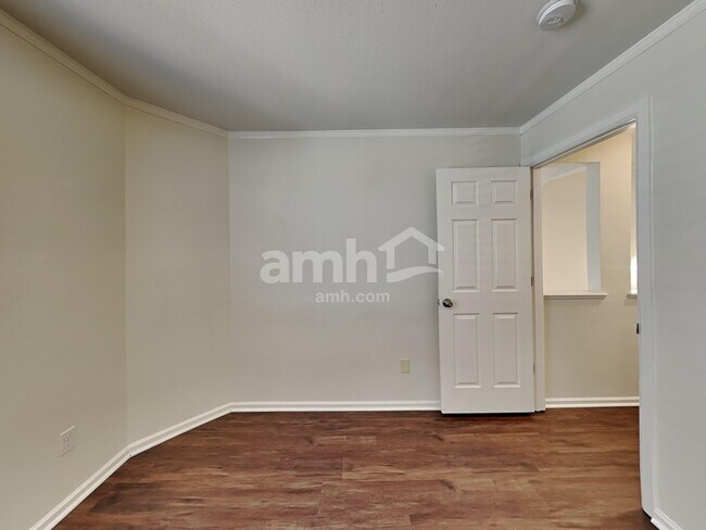 Building Photo - 4815 Talons Mark Dr