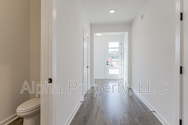 Building Photo - 1218 Westgate Vlg Dr