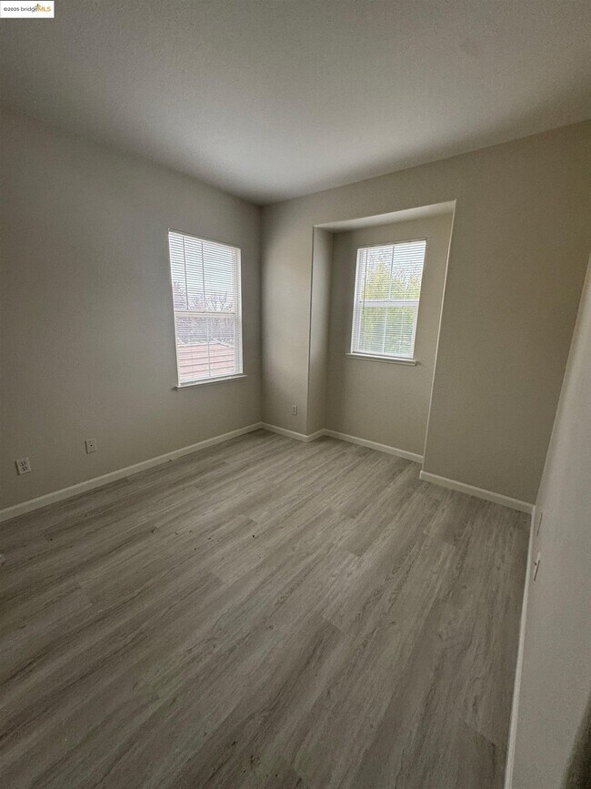 Building Photo - 68 Lexington Ct