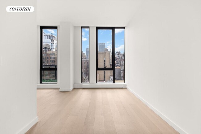 Building Photo - 300 W 30th St