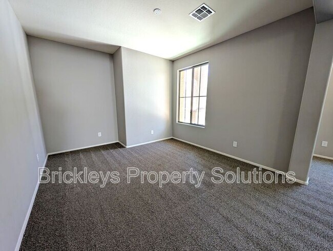 Building Photo - 10419 N 52nd Dr