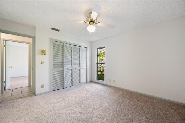 Building Photo - 2216 Amesbury Ct