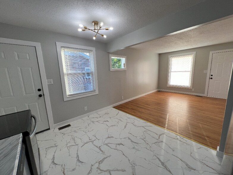 Building Photo - 779 Hayden Dr