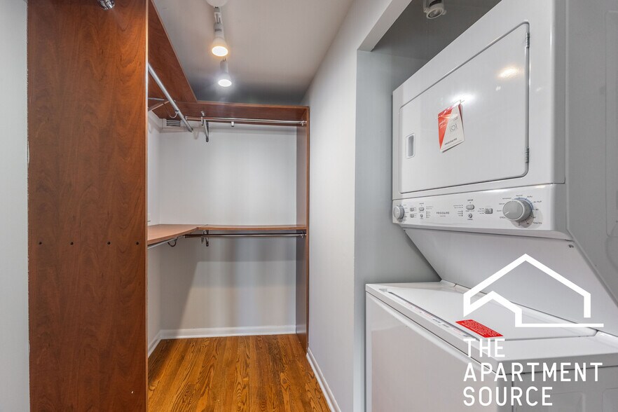 Building Photo - 1344 N Dearborn St
