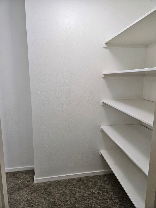 Building Photo - 1460 Vandenburg Cir