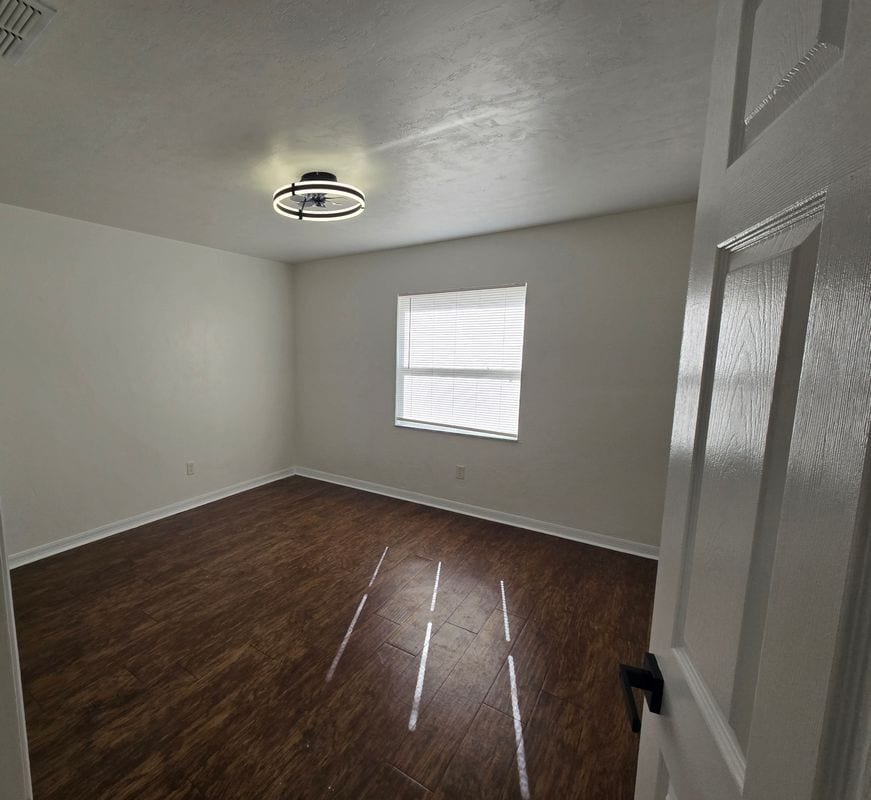 Building Photo - 204 Tyres Alley