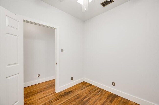 Building Photo - 1623 Palma Plaza