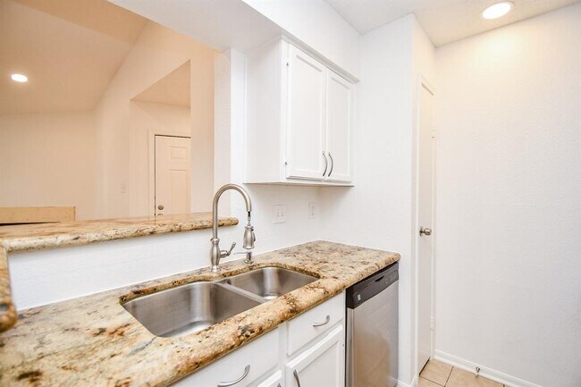 Building Photo - 11201 Lynbrook Dr