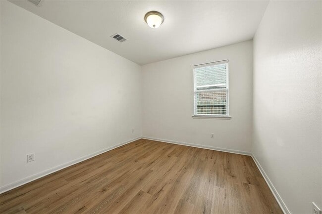 Building Photo - 9219 Gilbert Hollow Dr