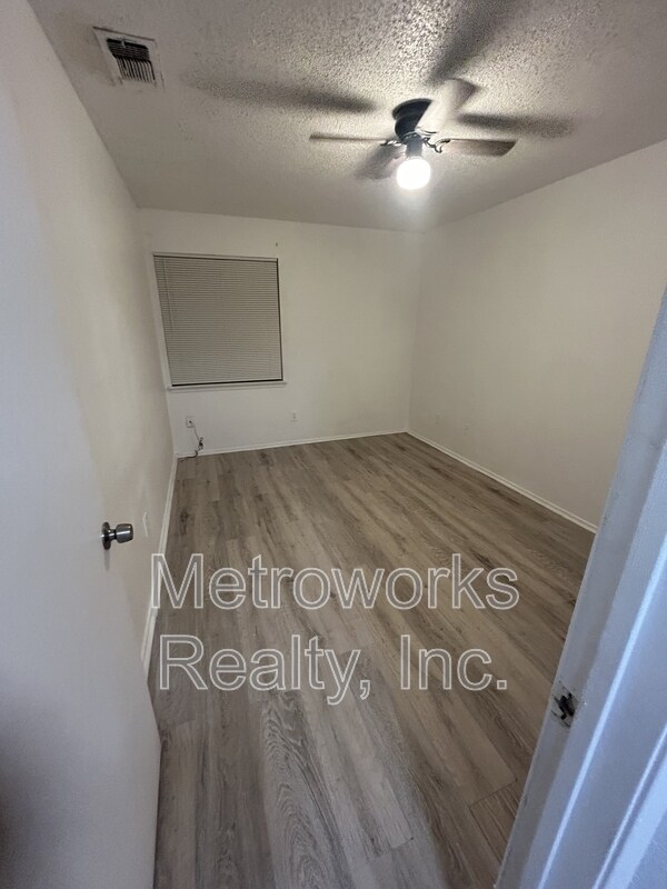 Building Photo - 105 Pine Meadow Dr