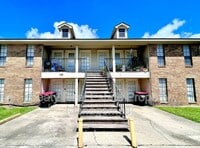 Building Photo - 102 Country Ln