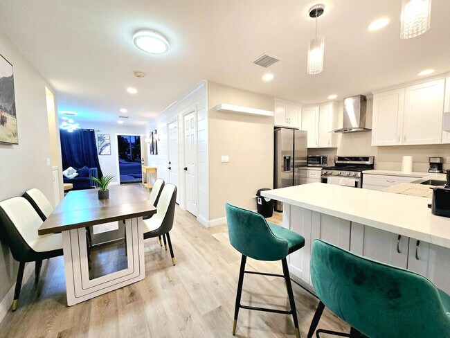 Building Photo - 451 E Lincoln Ave