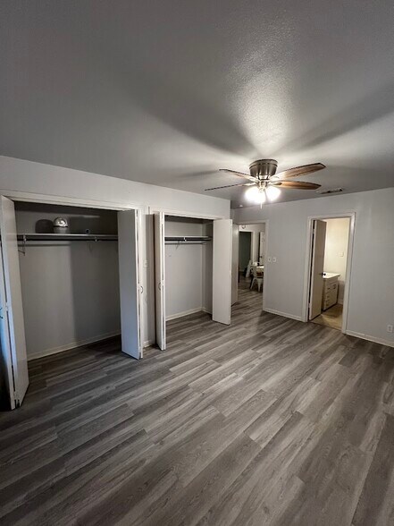 Building Photo - 205 Emerald Ln