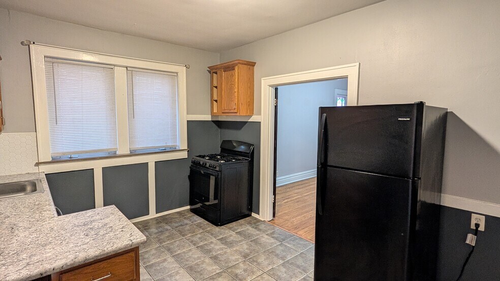 Building Photo - 5042 Mardel Ave