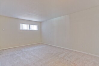 Building Photo - 3703 Roseland St