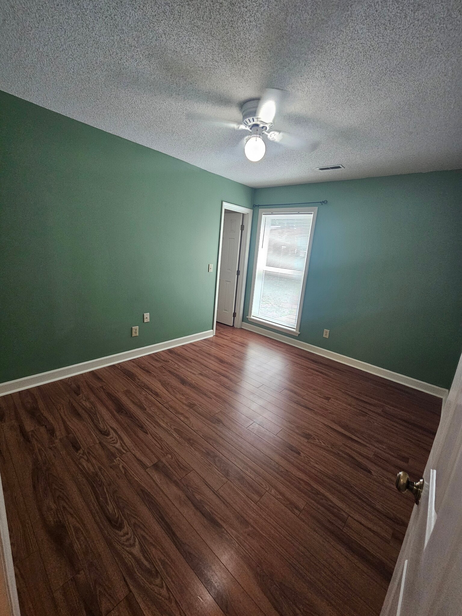 Building Photo - 6902 Persimmon Pl