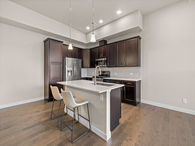 Building Photo - Move-In Ready, 3BR/2BA Townhome in Loveland with Modern Finishes