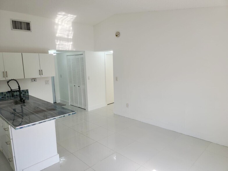 Building Photo - 10345 SW 209th Ln