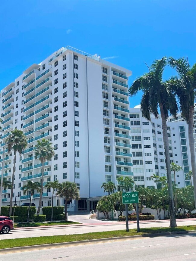 Building Photo - 5001 Collins Ave