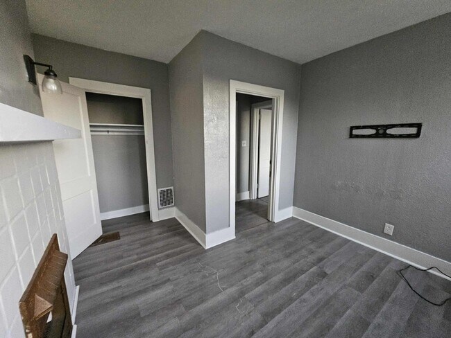 Building Photo - 2 Bedroom apartment for rent!  Located in ...