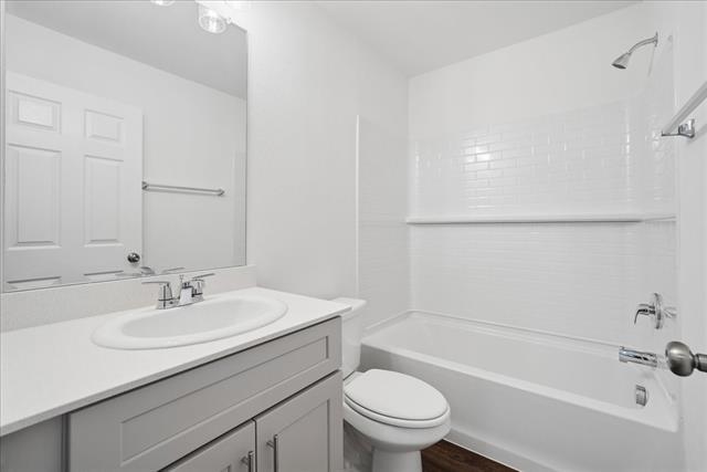 Building Photo - 16000 Isles Dr