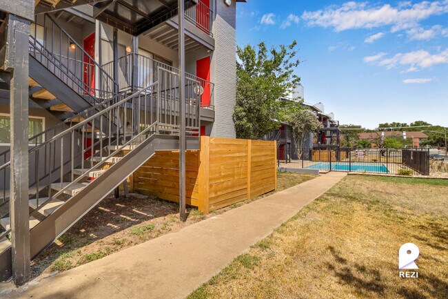 Building Photo - 6812 S Congress Ave