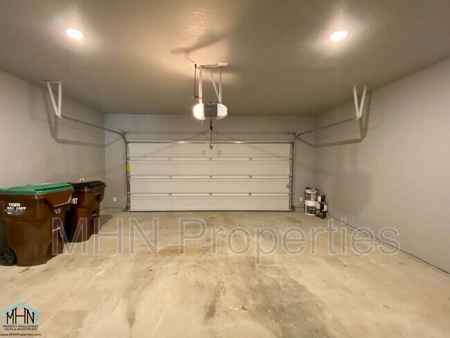 Building Photo - 7913 Cactus Plum Dr