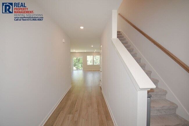Building Photo - Gorgeous and modern 5 bd 3 ba home in Smyrna! Neighborhood pool and playground!