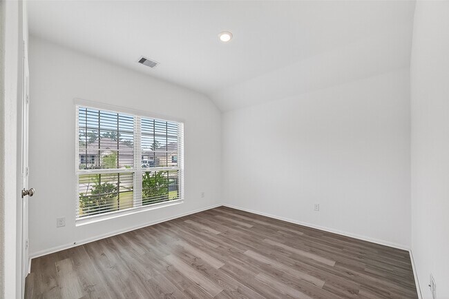 Building Photo - 19168 Pinewood Grove Trl