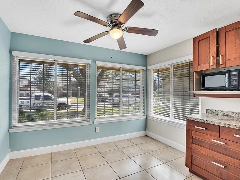 Building Photo - 19734 Lake Hollow Ln