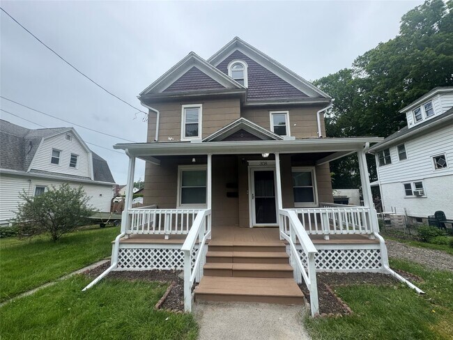 Primary Photo - 308 Mersereau Ave