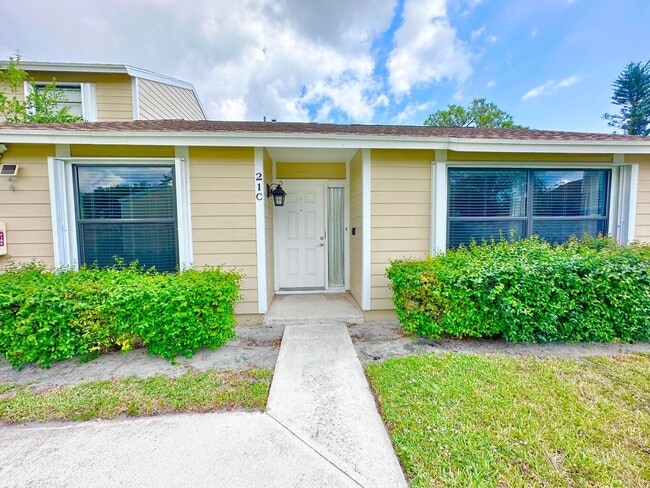 Building Photo - 104 Lakewood Dr