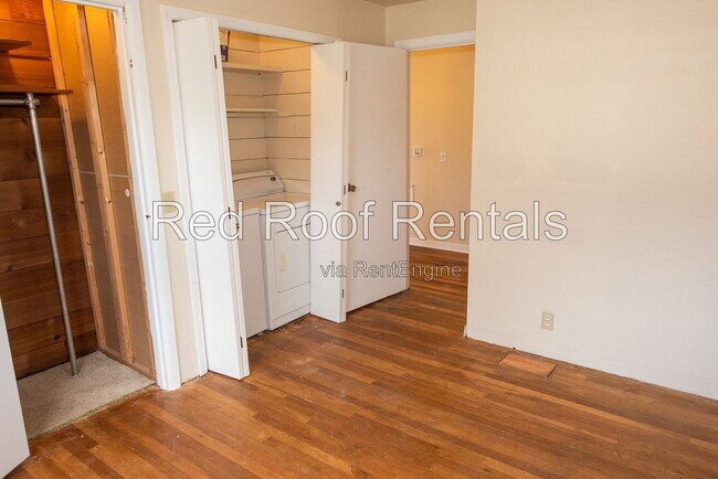 Building Photo - 1523 4th Ave NW