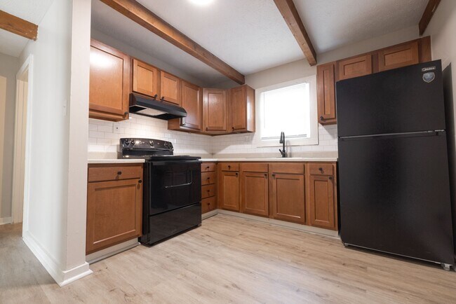 Building Photo - 3086-3092-3092 Grasmere Ave