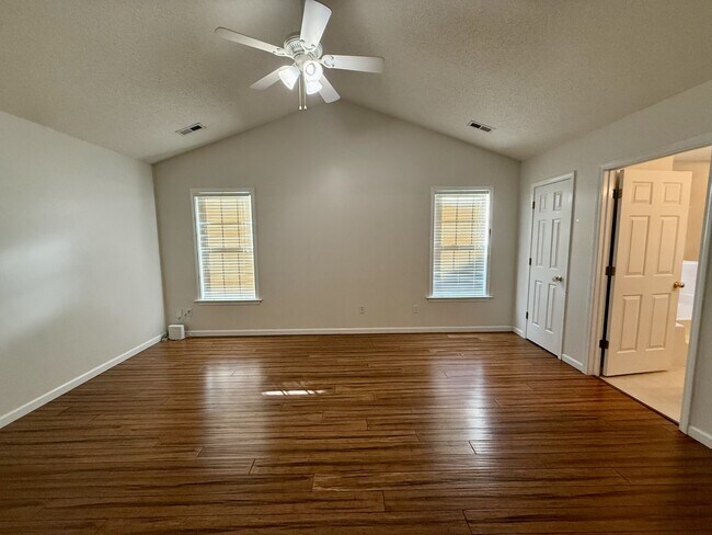 Building Photo - 254 Meadow Pathway Dr