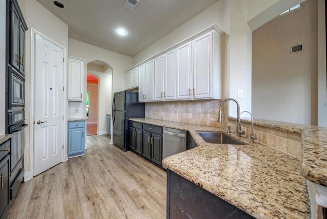 Building Photo - 3912 Coopers Hawk Cove