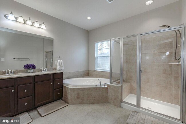 Building Photo - 22941 Chinkapin Oak Terrace