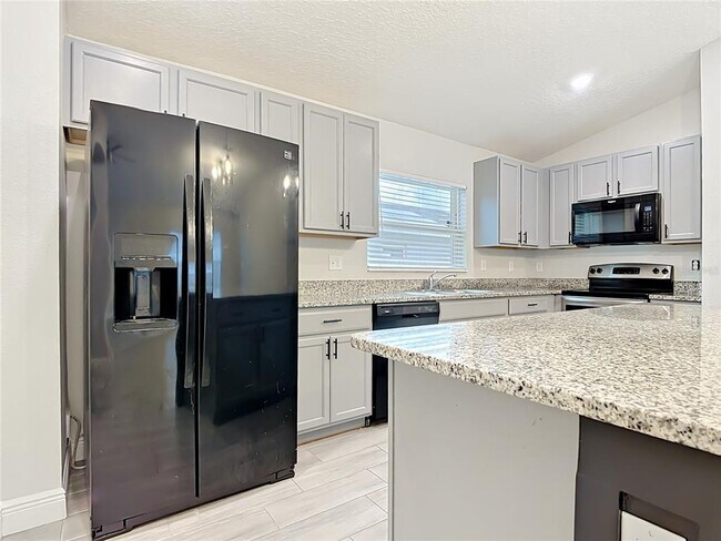 Building Photo - 3040 Lakes Crest Ave